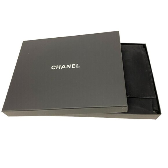 CHANEL Navy Logo - Picture 11 of 11